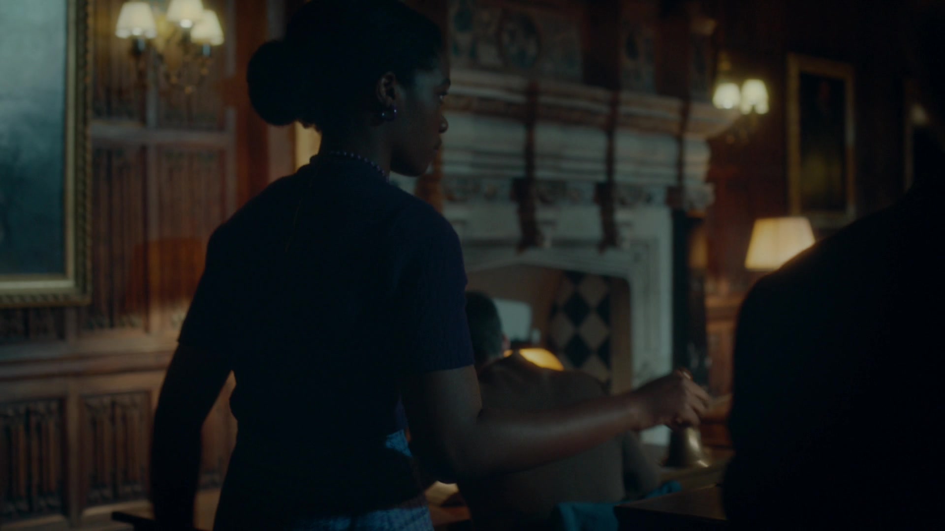 Endeavour_S06E04_Deguello_1080p_000359.jpg